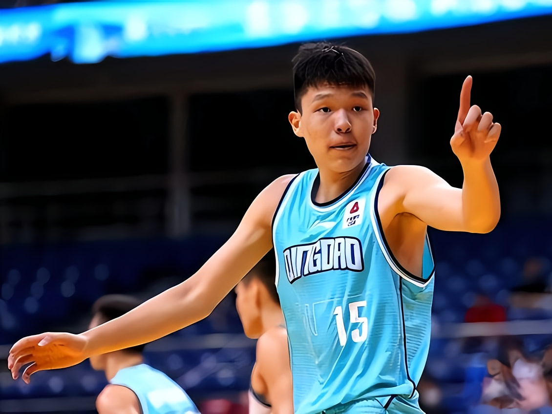 包含青年篮球精英赛打响，年轻球员展现出色表现，耀眼登场的词条