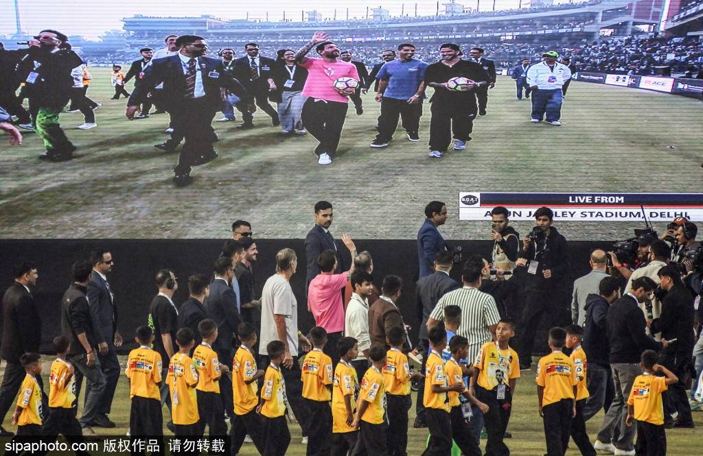 关于压轴比赛中球员们精湛技艺展现无遗，球迷热血澎湃的信息